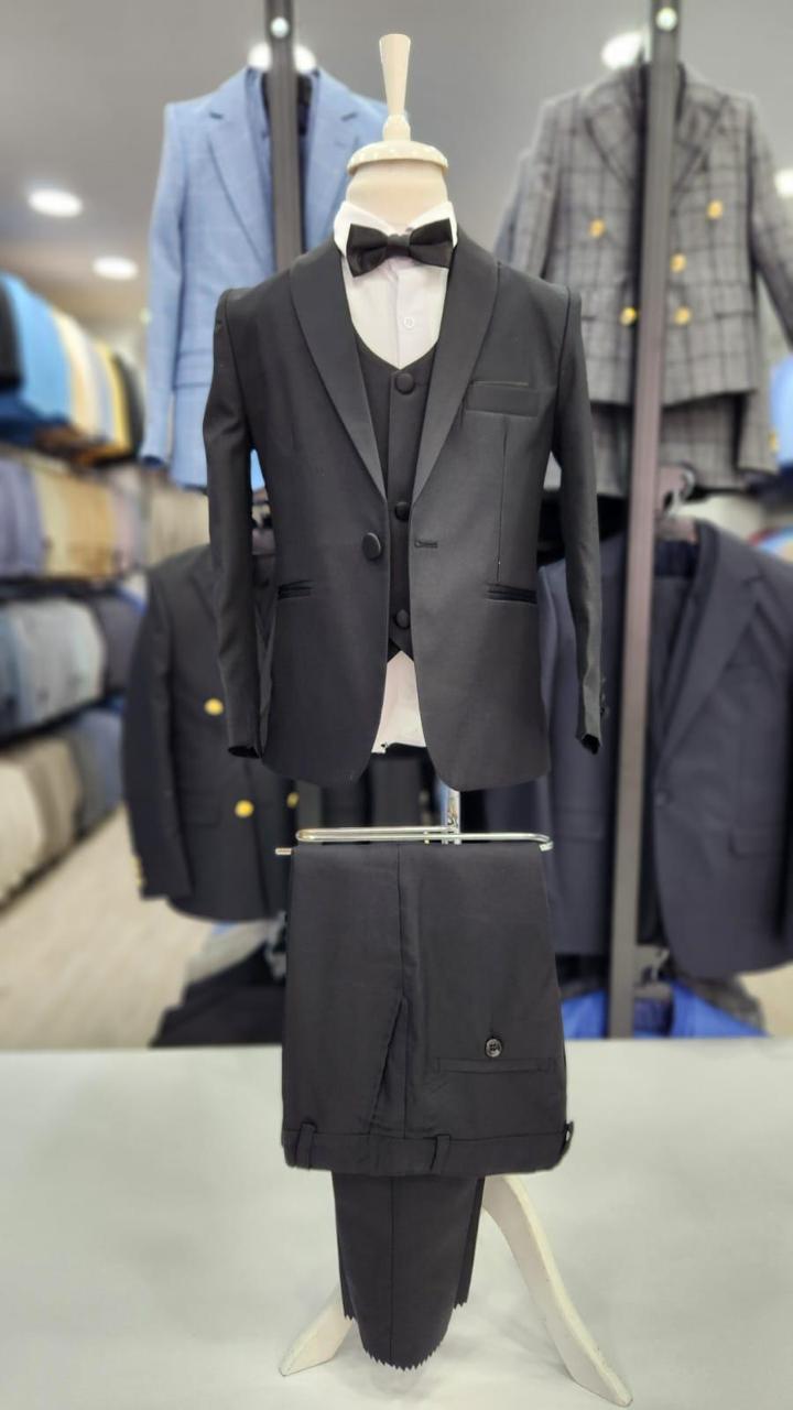 Trendy Boys' Black Blazer Outfit